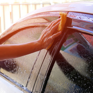 「水を使わず車の艶出しできるコーティング剤とは？」